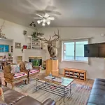 Quaint Ranch Home With Yard In Midtown Anchorage!