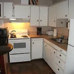 Bent Prop Inn And Hostel Of Alaska - Midtown