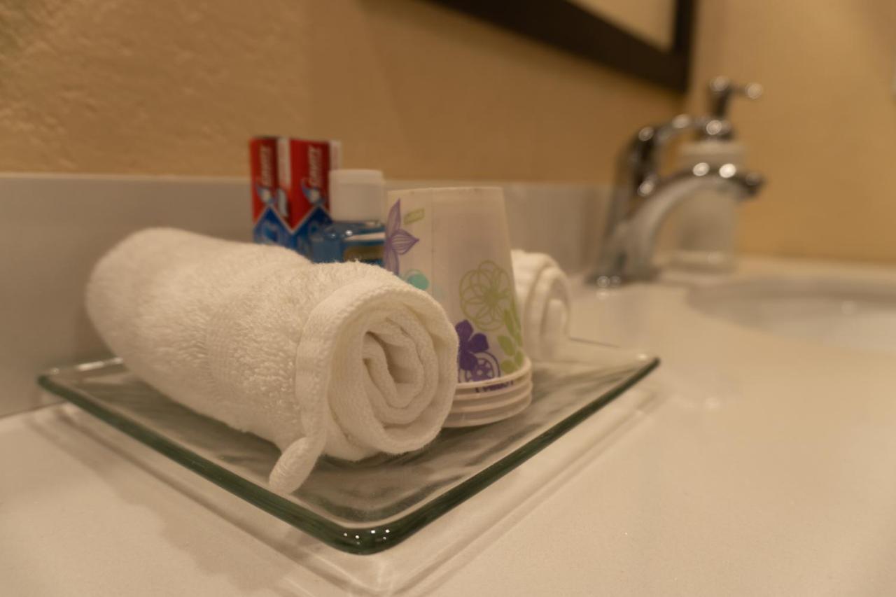 Trinity Escapes - Two Bedroom Two Bathroom Full Near Airport *