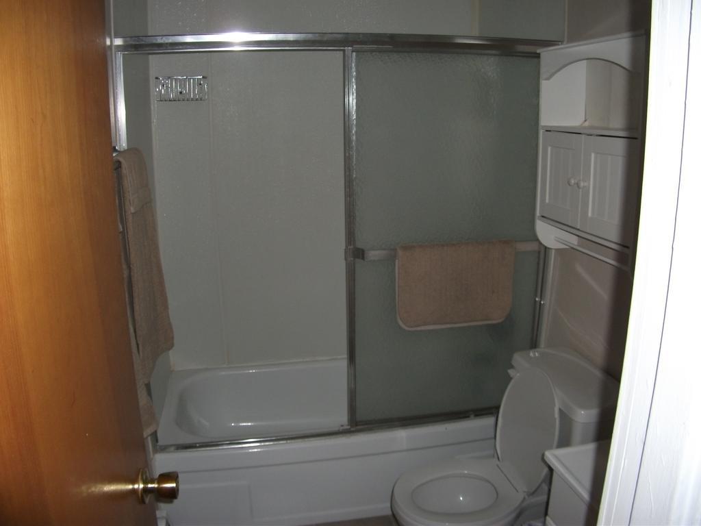 Bent Prop And Of Alaska - Midtown Hostel Anchorage
