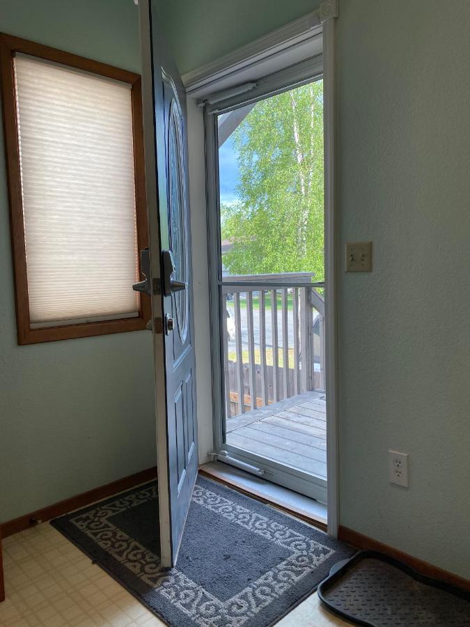 Trinity Escapes - Two Bedroom Two Bathroom Full Near Airport Bed & Breakfast *