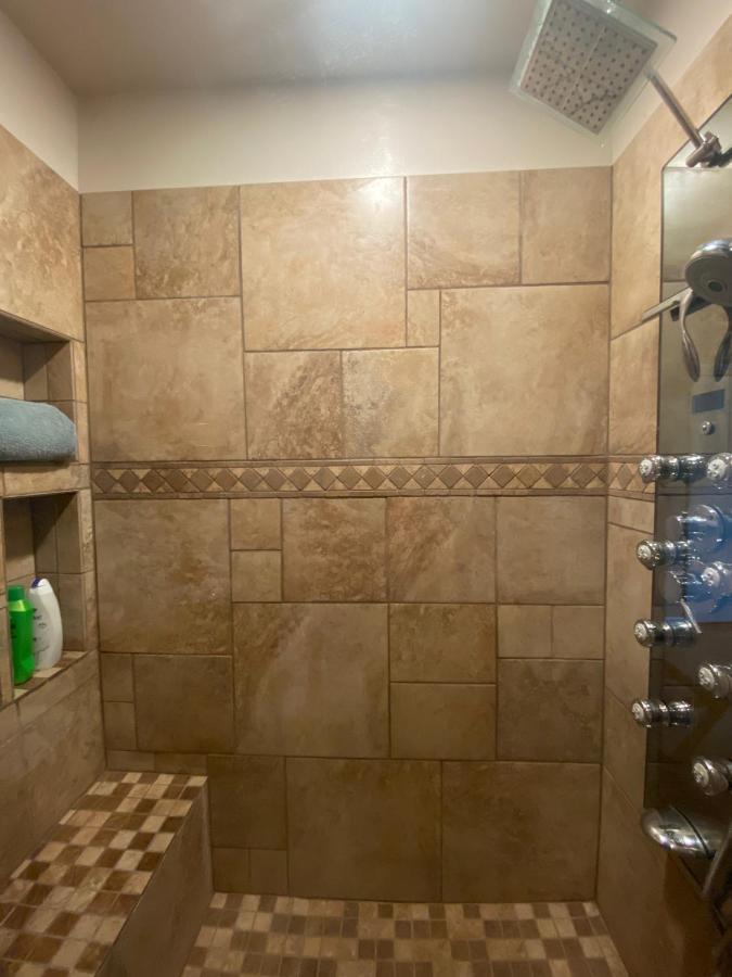 Trinity Escapes - Two Bedroom Two Bathroom Full Near Airport Bed & Breakfast