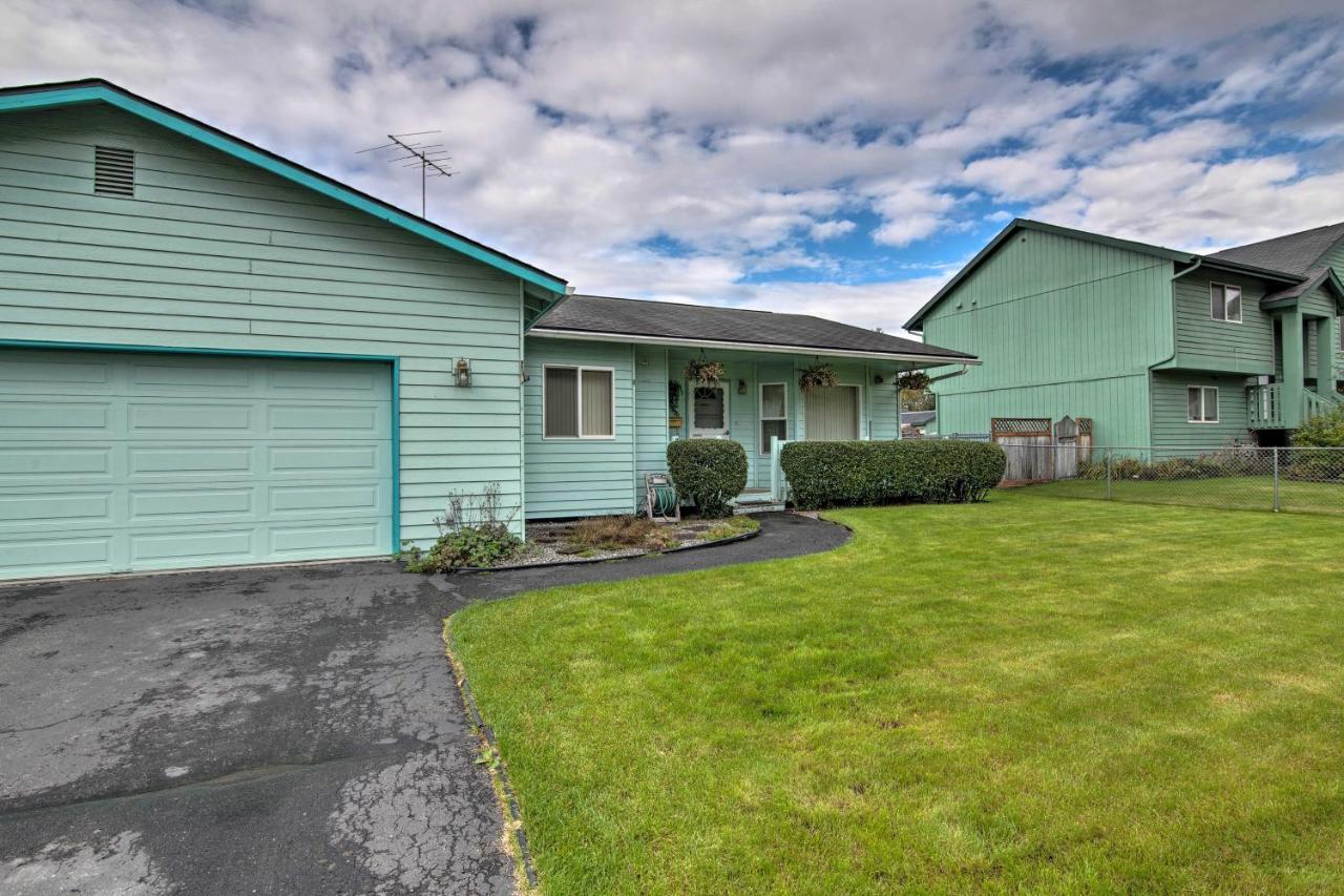 Holiday home Quaint Ranch With Yard In Midtown Anchorage! *