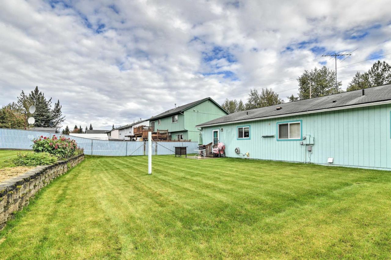 Holiday home Quaint Ranch With Yard In Midtown Anchorage!