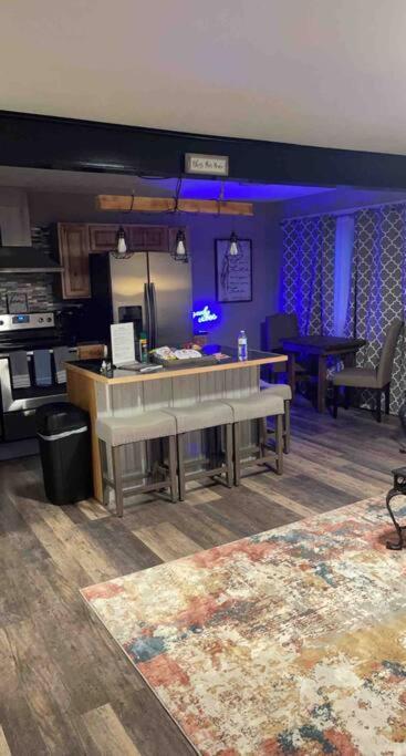 Spacious 3 Bd Close To Everything! You'll It! *