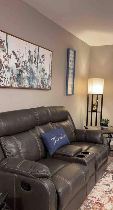 Spacious 3 Bd Close To Everything! You'll It! Apartment *
