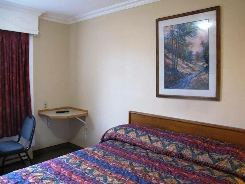 Merrill Field Motel 2*